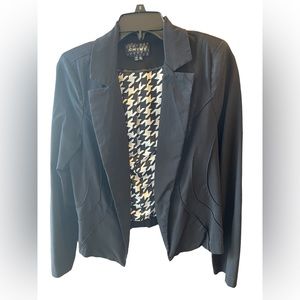 EUC XL (juniors) black chime blazer 1button closure.